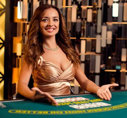 Ein Live Dealer am Casino Tisch.